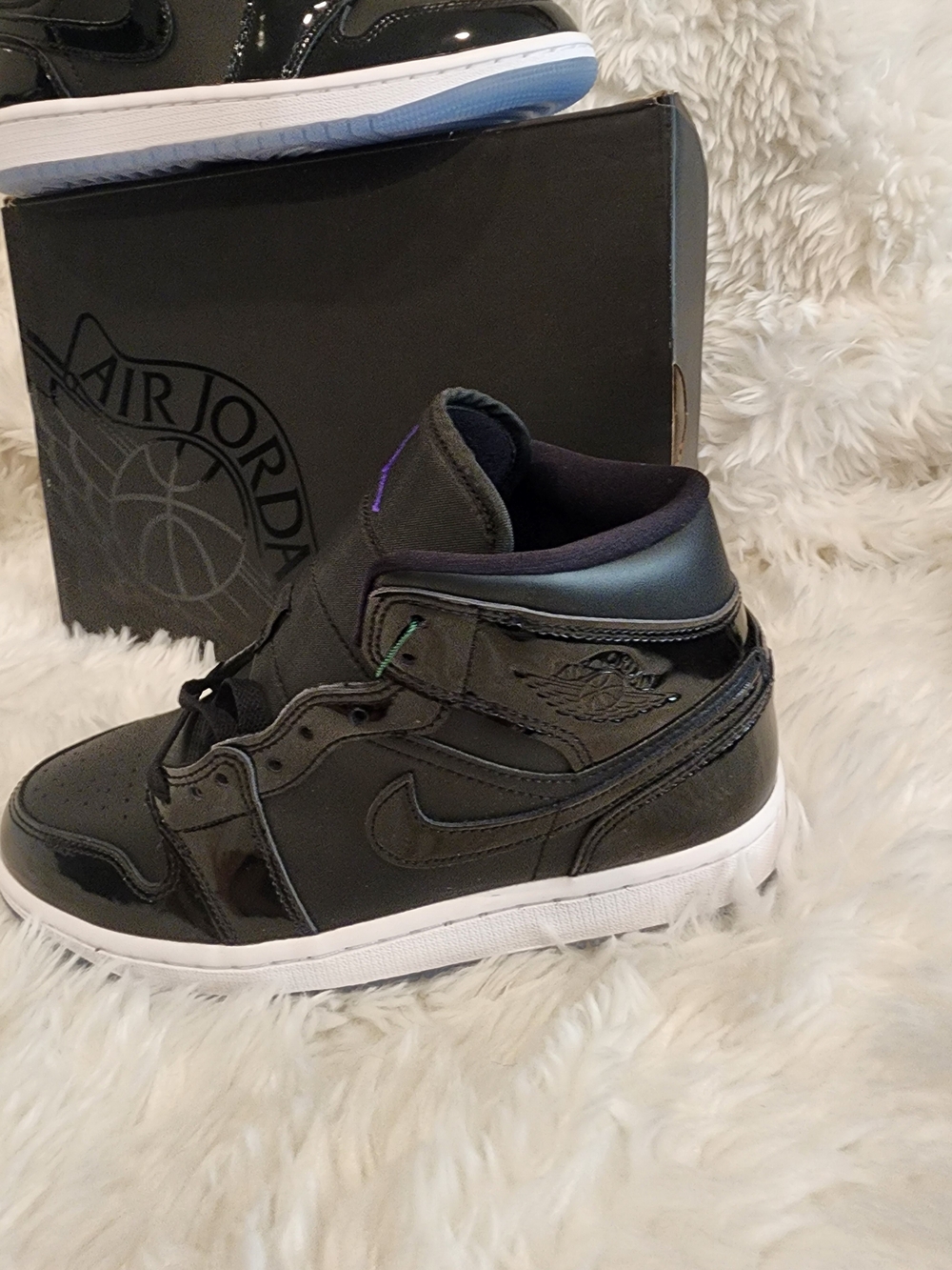 Nike Air Jordan 1 Mid Men’s Basketball Shoes - Black - Picture 2 of 7